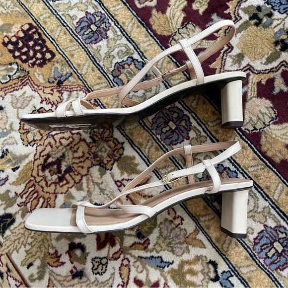 Frame Shoes Cream with black sole and gold hardware - Picture 9 of 11